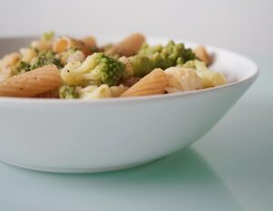 Scopri di più sull'articolo Pasta fredda: il trucco che fa bene al tuo intestino!